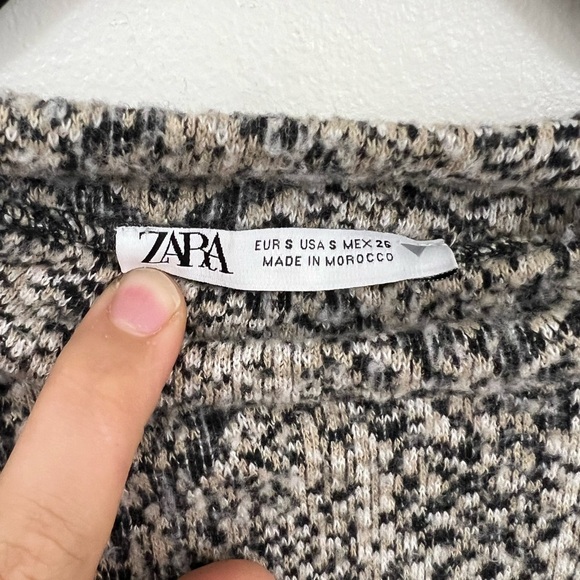 Zara Monochrome snakeskin Textured Sweatshirt - Picture 3 of 3